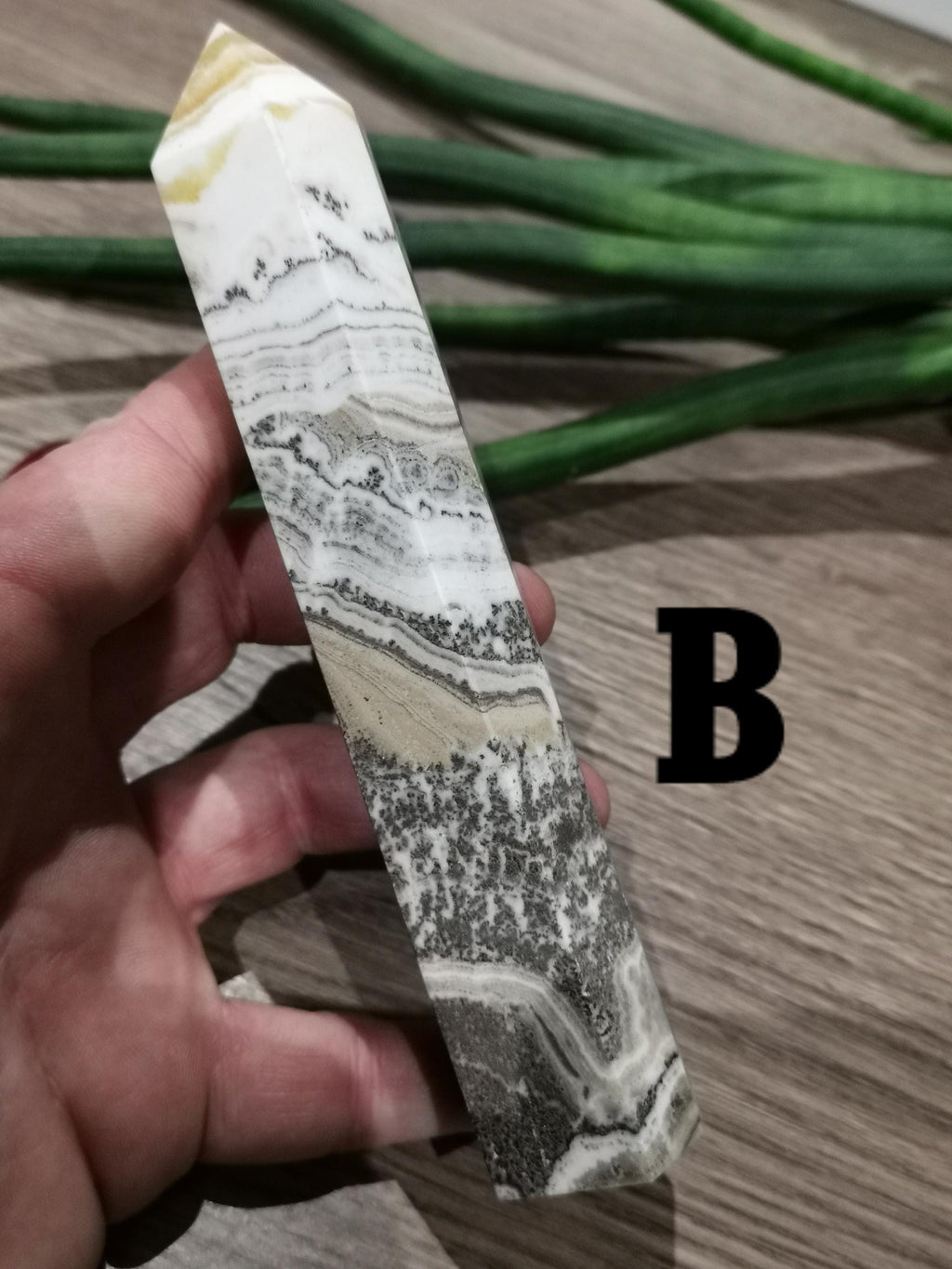 Yellow dendritic banded calcite – Choice of obelisk tower