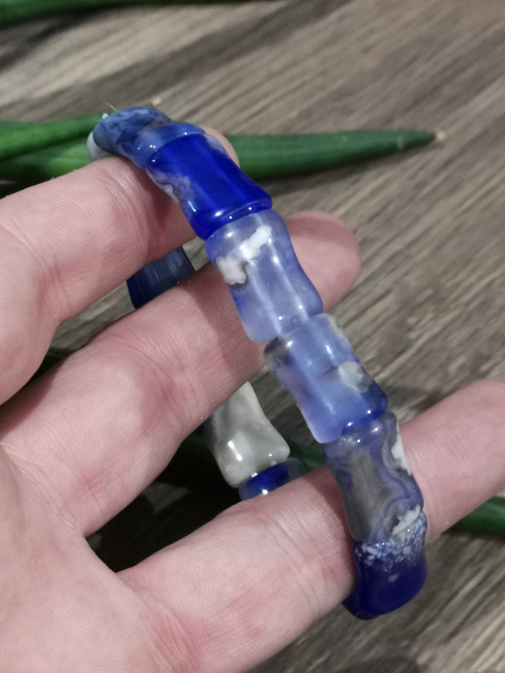 Agate  Bleu , Madagascar  -- > Bracelet en Pierre naturelle Coloré ; Longueur 17.5 cm