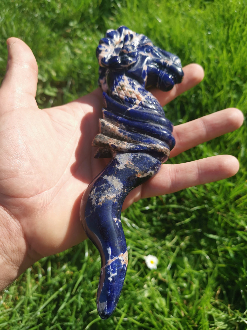 Dague en sodalite naturelle, lame sinueuse et tête de bouc, 20 cm
