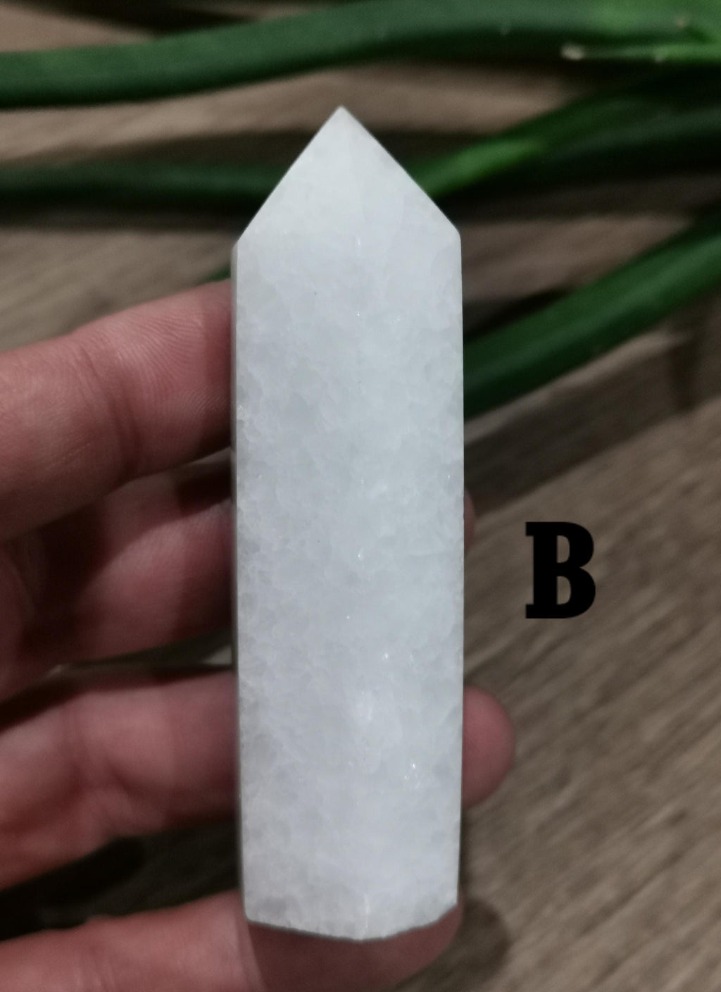 JADE Wit PUUR , natuursteen geslepen in punt , verzamel-obelisk / Lithotherapie / Feng shui