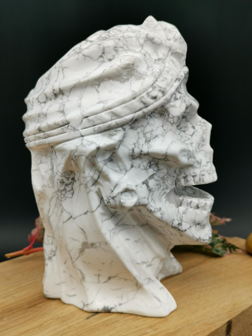 Howlite, scultura di teschio di mummia in pietra naturale scolpita