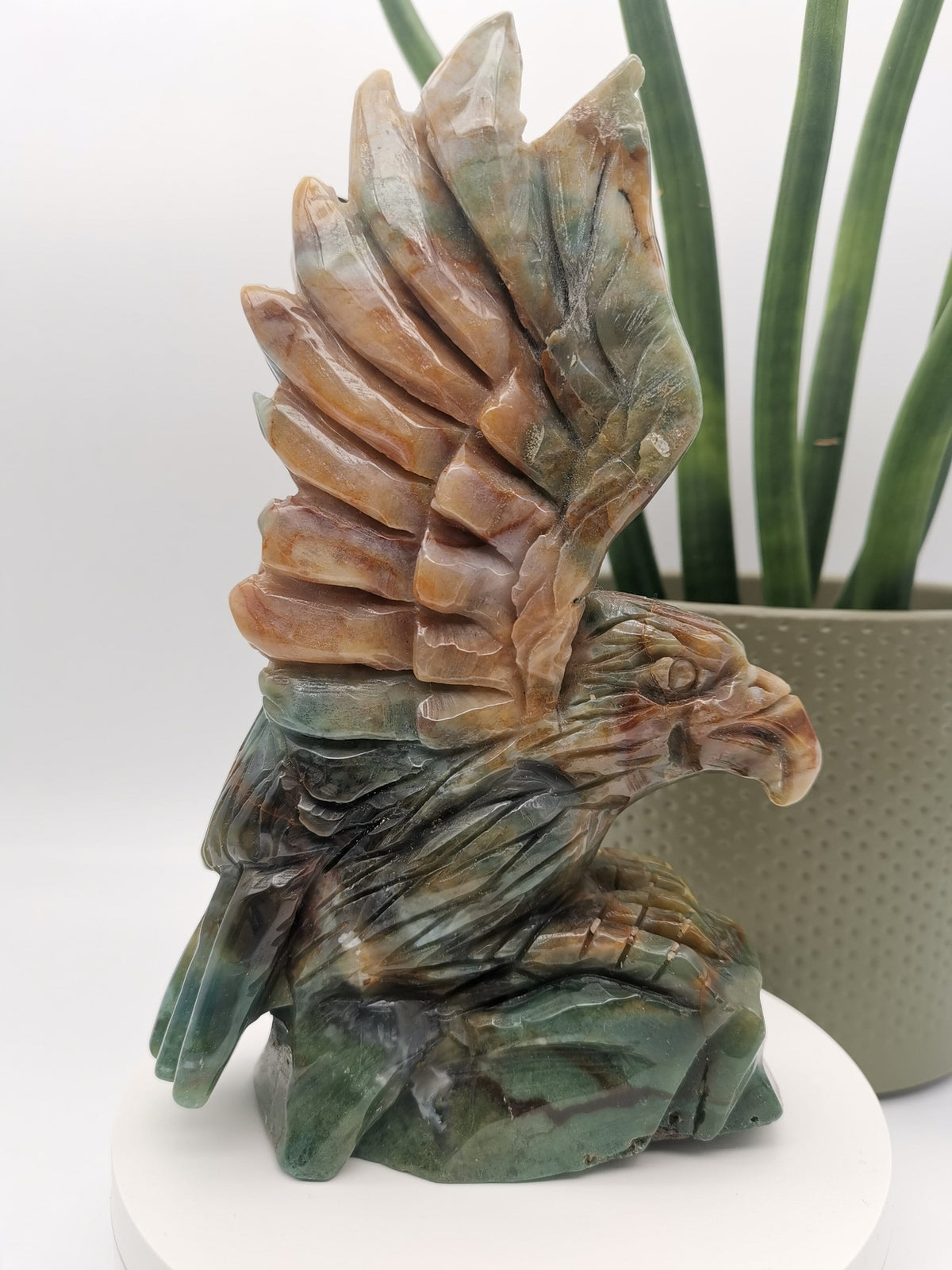 Aigle , sculpture en jaspe Sang de Dragon 1091 grammes