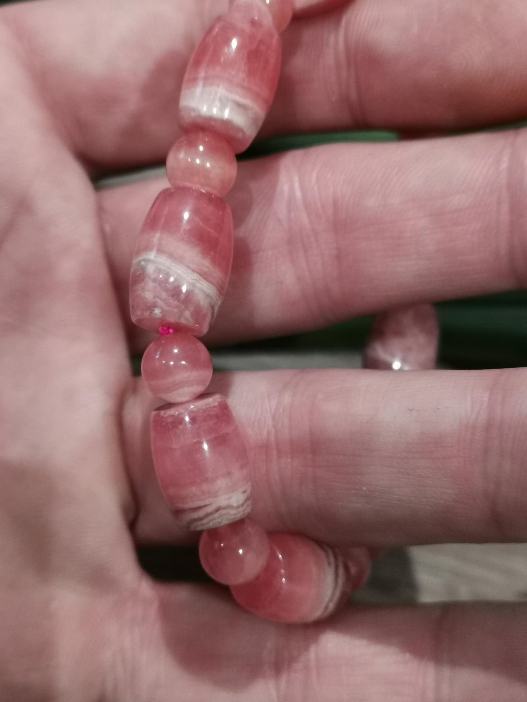 Rhodochrosiet uit Argentinië, ronde parel van 8 millimeter + tonvormig van 14 / 10 -> Grade AAA+