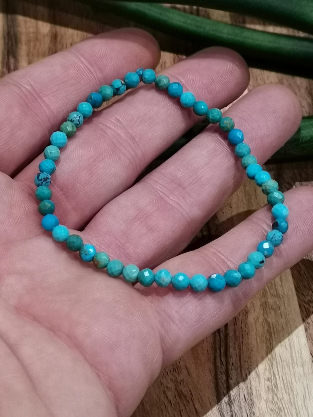 Turquoise uit Mexico  , Op maat gemaakte armband naar keuze  , Ronde facetparel van 4 mm