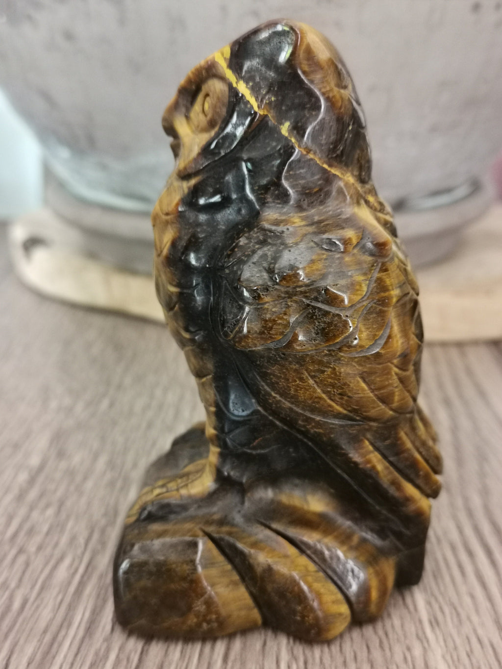 Uil van tijgeroog, sculptuur natuurstenen standbeeld