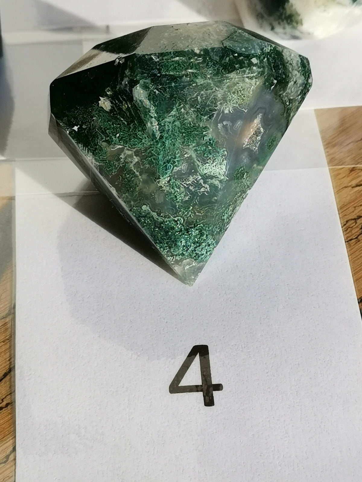 Agate mousse taillée en forme de diamant – Quatre pièces au choix