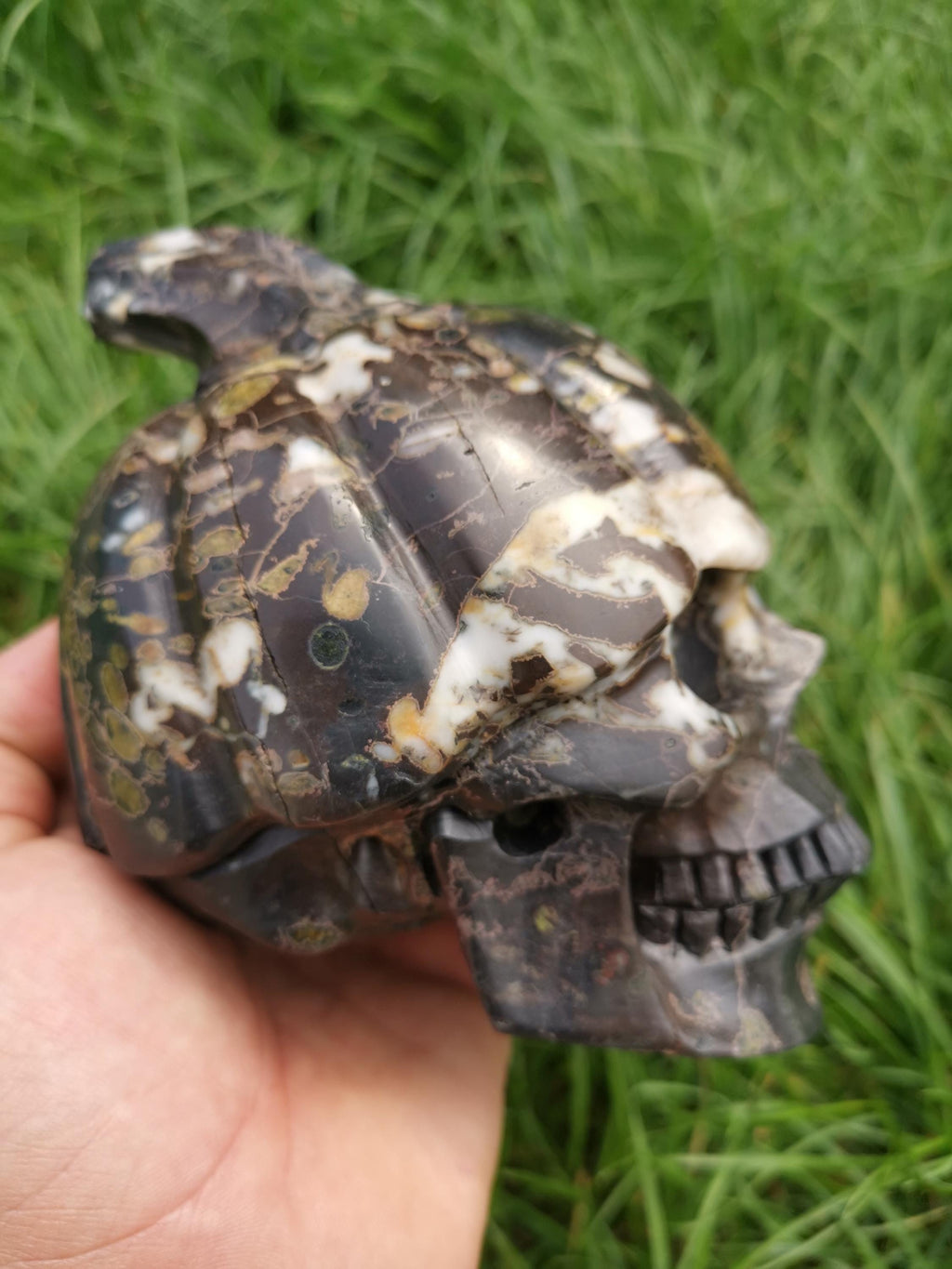 Pumpor i plumitjaspis   / Dödskalle i natursten   /  Skull Kristallskalle / halloween / Pumpa