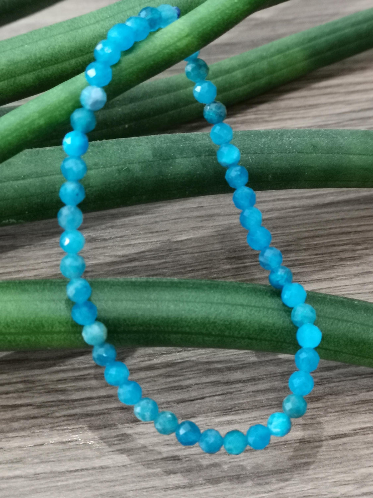 Pulseira à Medida em Apatite em Pedra natural / Pérola redonda de 4 Mm facetada