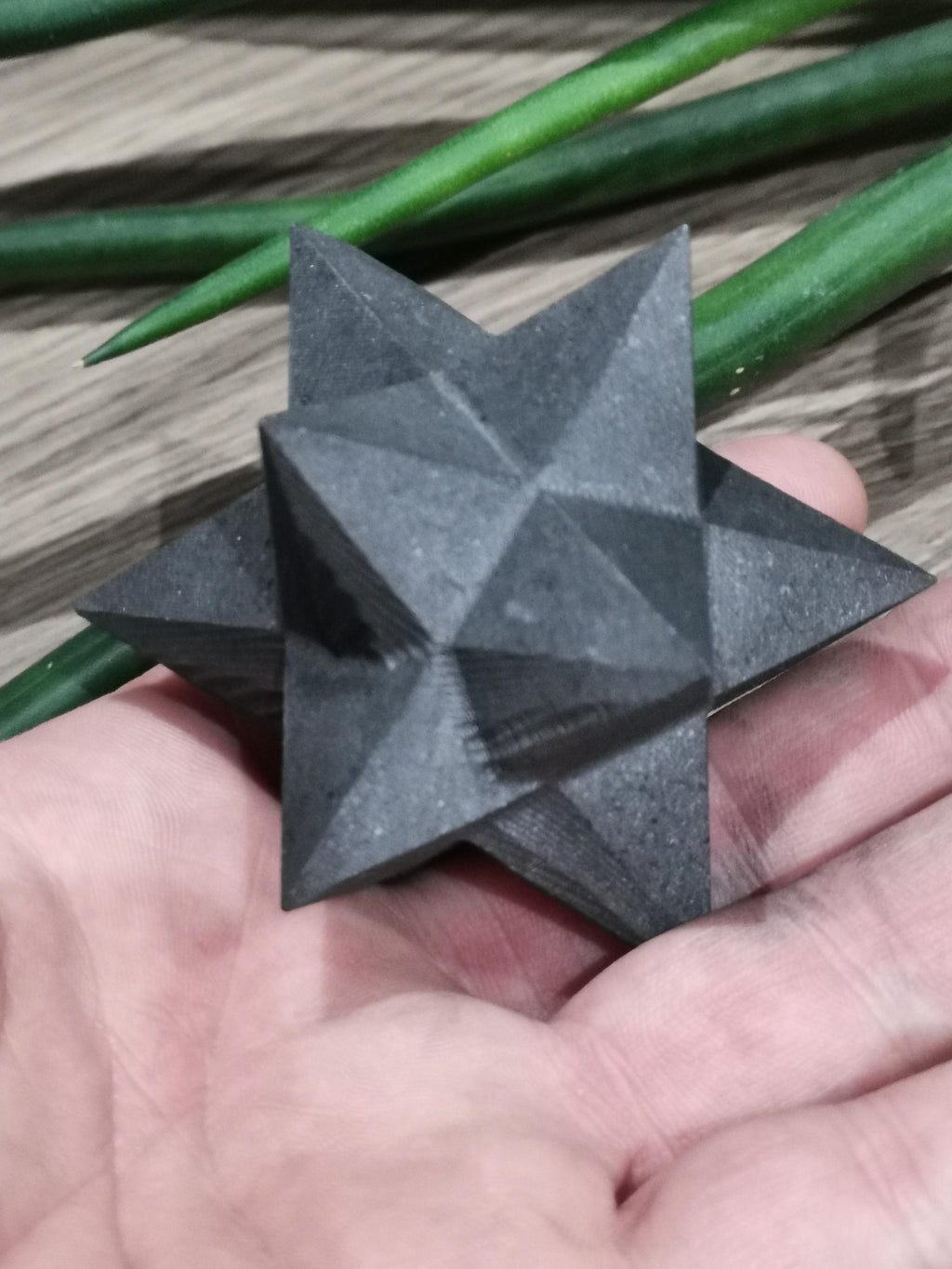 Merkaba aus natürlichem russischem Schungit, 74 mm