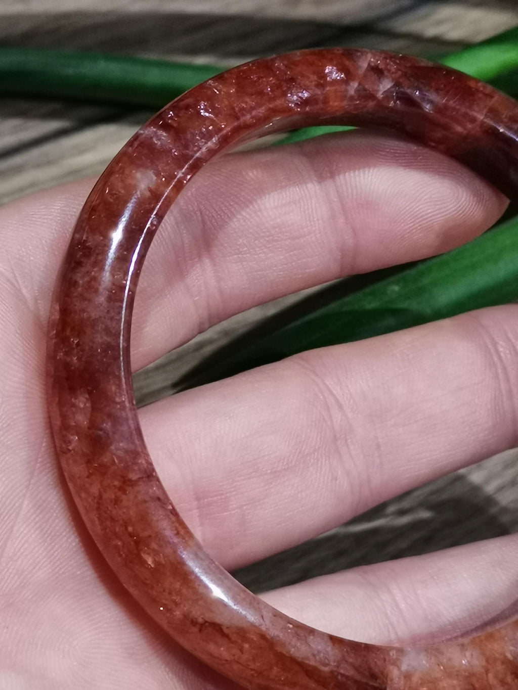 Hematoïde kwarts AA vuurrood, stijve armband / binnendiameter 64 mm