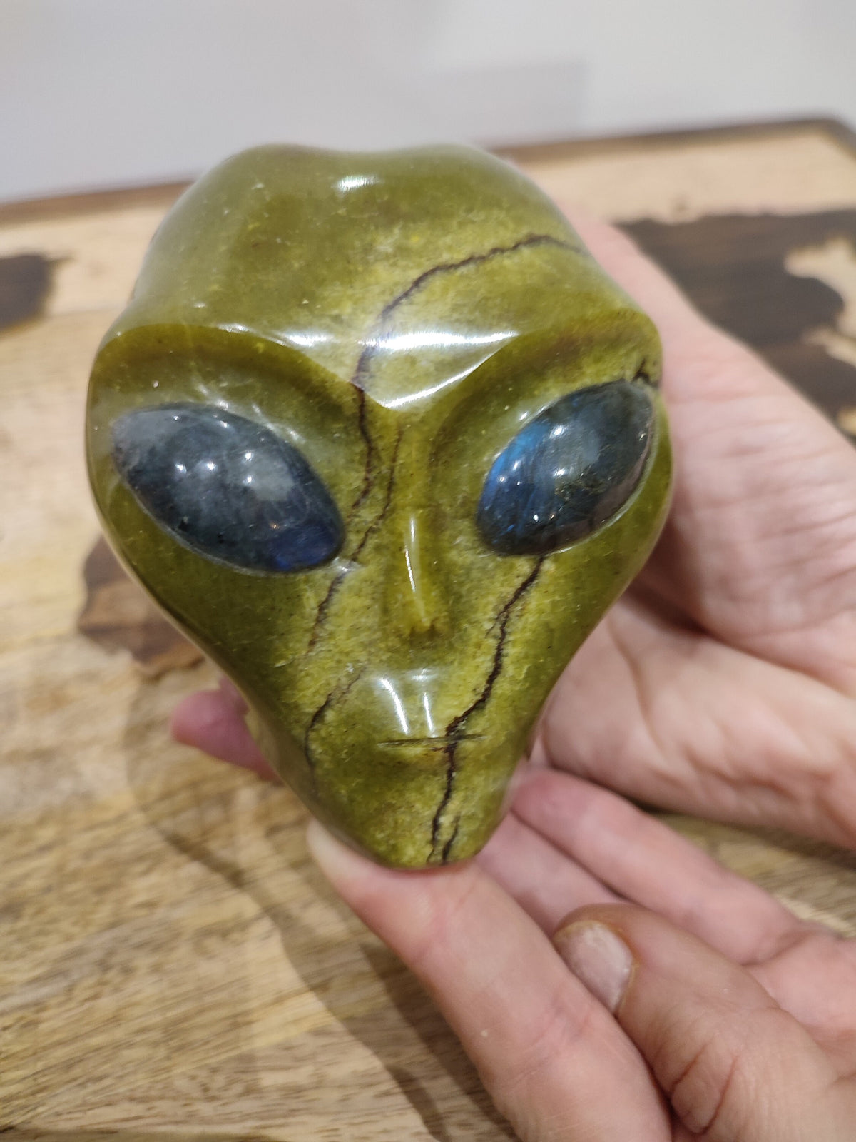 Chrysoprasen-Stein Zitrone / Skulptur Kopf , Schädel außerirdischen Typs Roswell , geschnitzte Mineralien / Wunderkammer