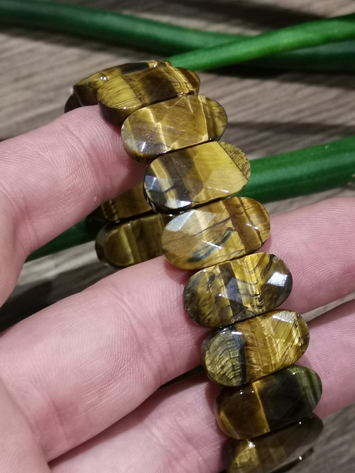 Olho de tigre amarelo, pulseira larga e conta grande formato oval facetada de 20 / 11 mm, Magnífica