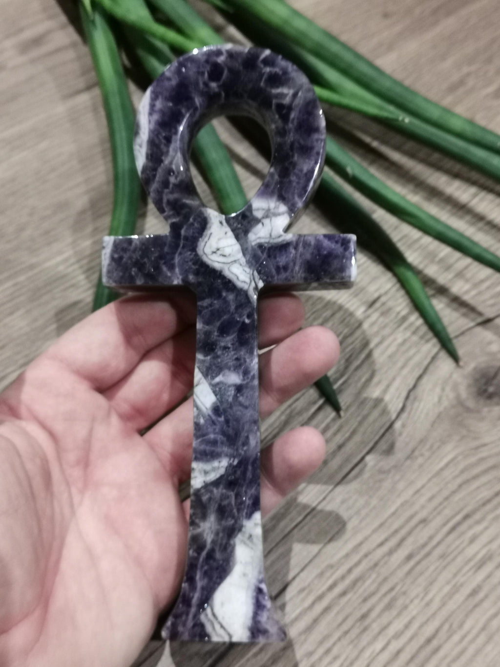 Krzyż Ankh z naturalnego kamienia – ametyst, sodalit lub biały jadeit