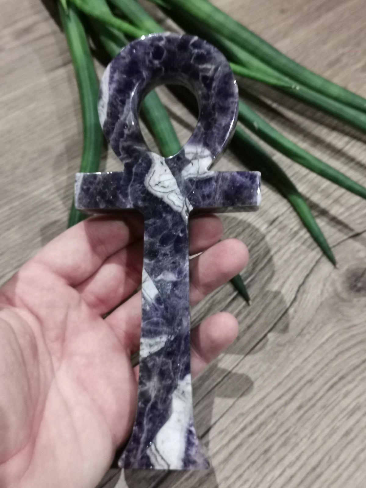 Croix Ankh en pierre naturelle – Améthyste, sodalite ou jade blanc