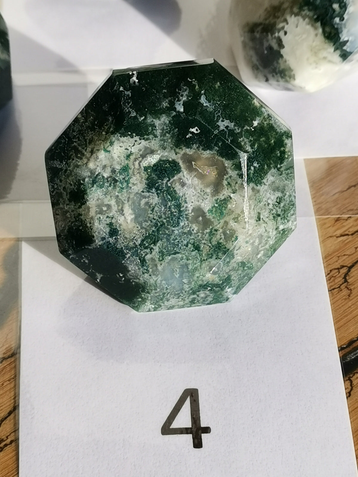 Ágata musgosa lapidada em forma de diamante – Quatro peças à escolha