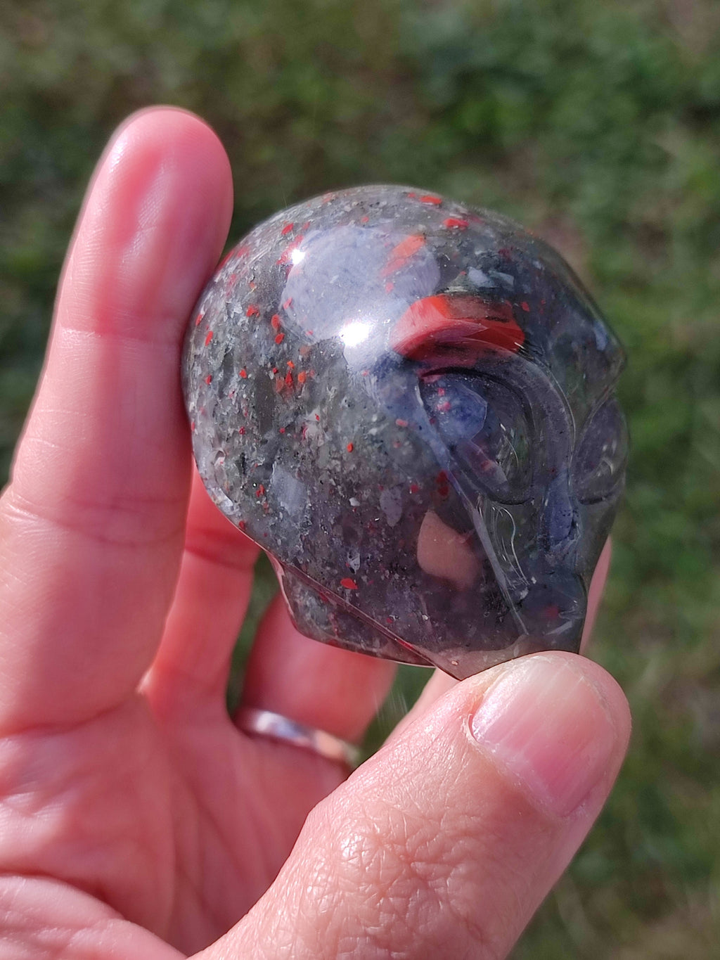 Alien-Schädel aus afrikanischem Blutjaspis, Kollektion / REIKI Skull, Cranio, Schädel, Craneo Crystal Skull
