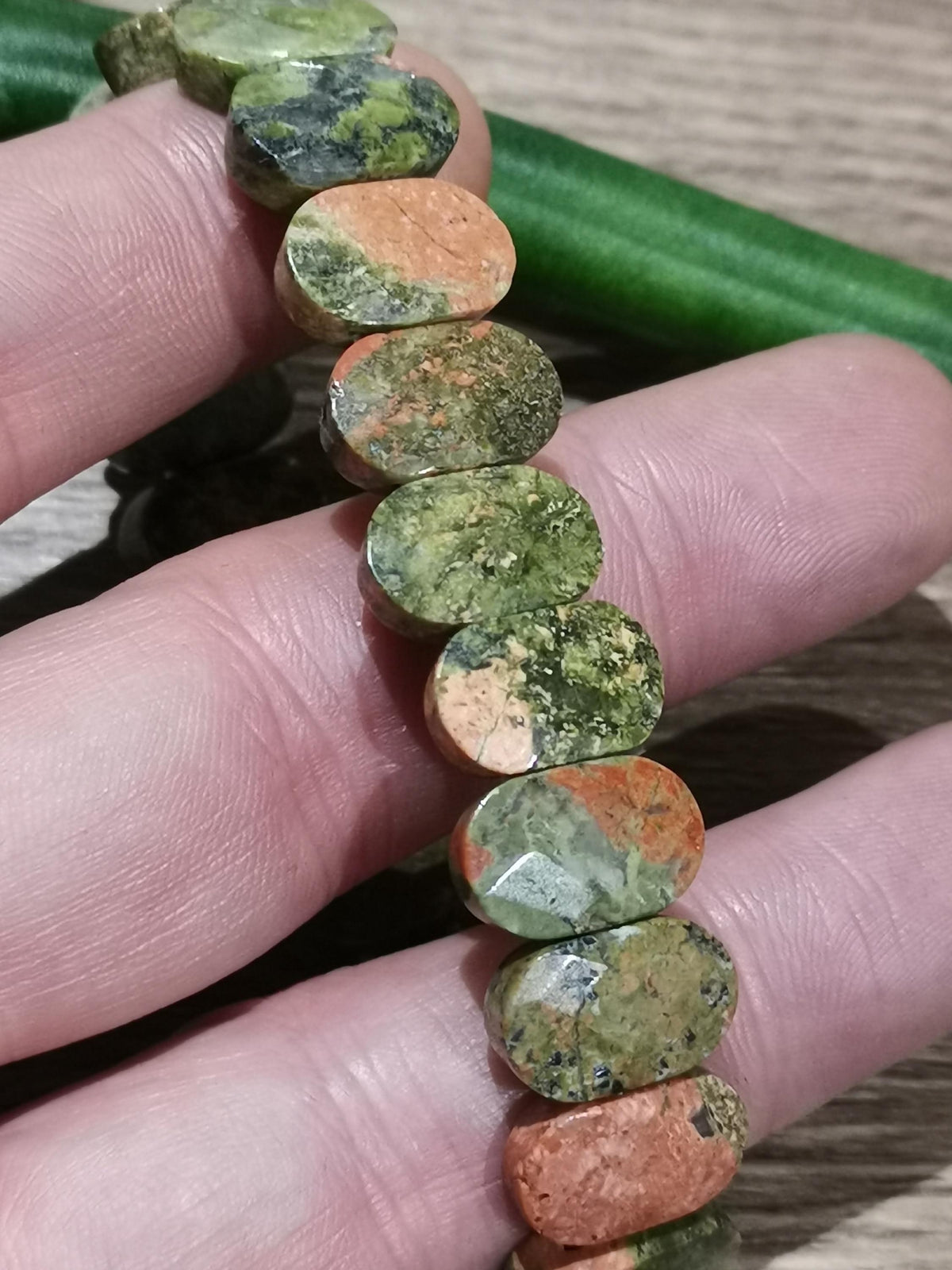UNAKITE , Bracciale su misura in perla ovale sfaccettata da 14 x 9 mm