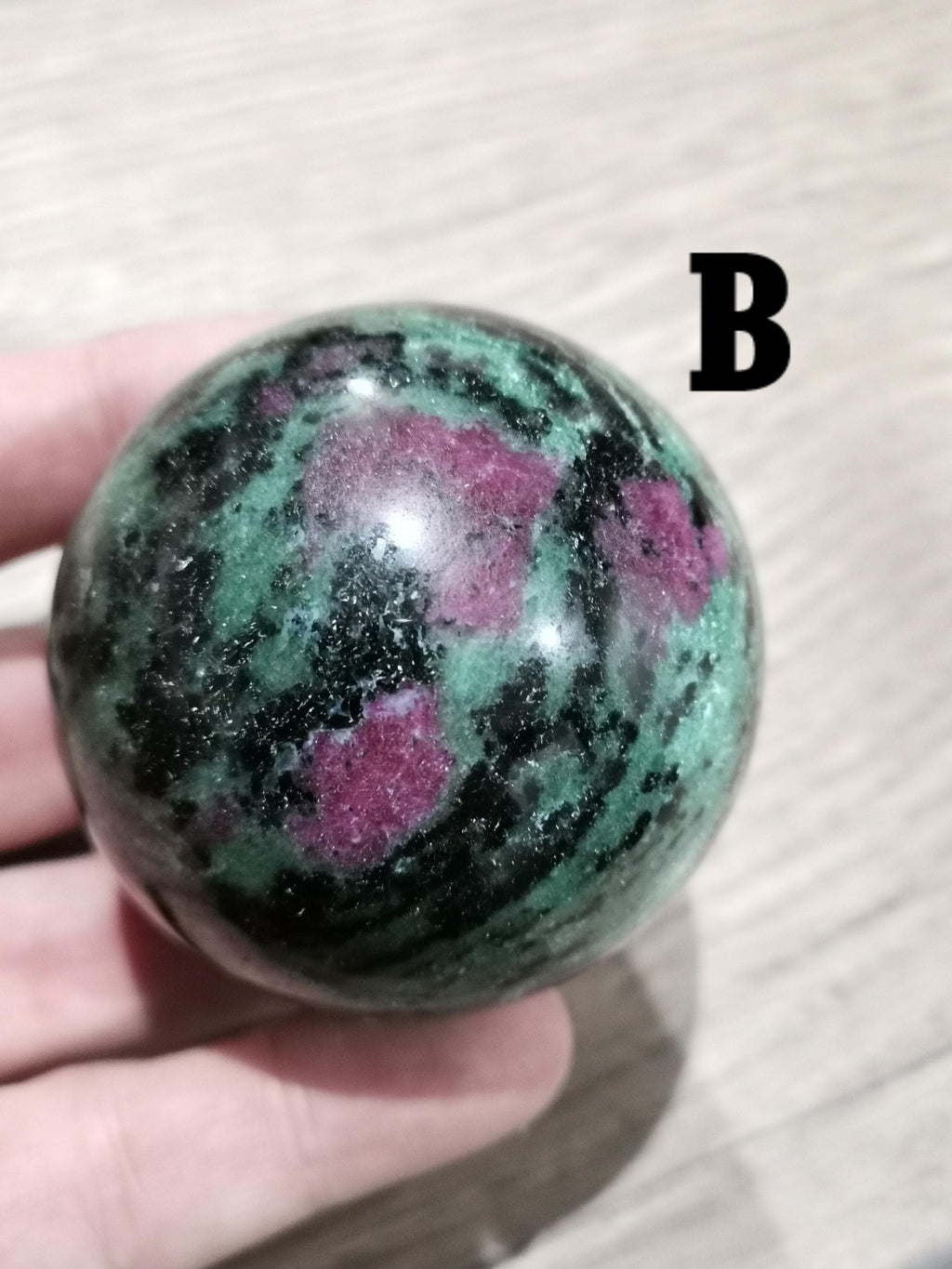 Sfera in rubino su zoissite - pietra naturale – Da 58 a 63 mm – A scelta