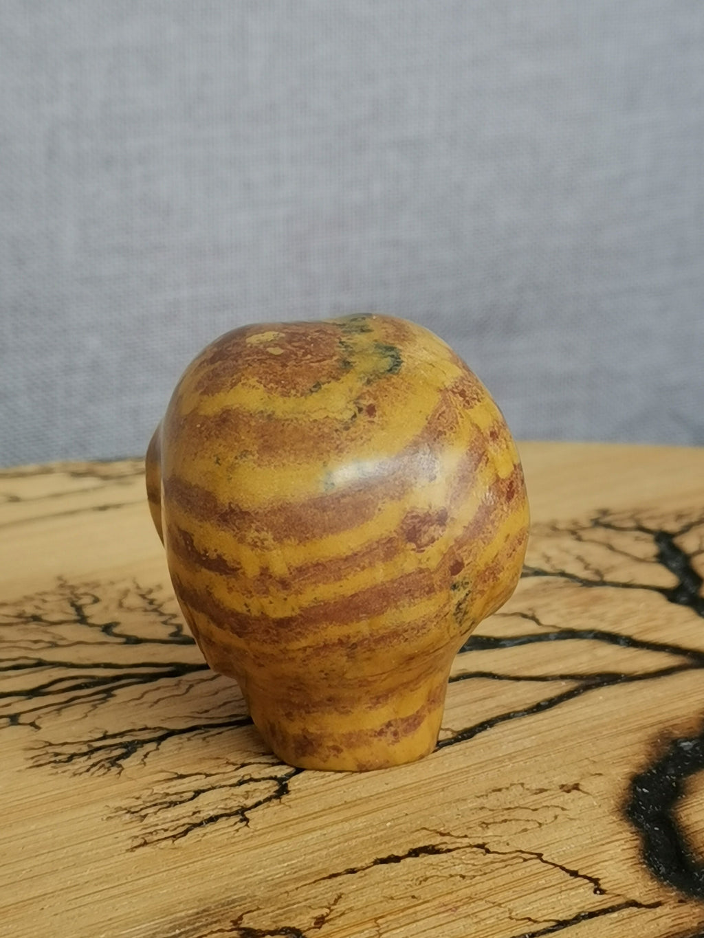 Aardappeljasperschedel uit de Mongoliëband , gesneden verzameld mineraal Roswell , UFO , Alien schedel type Roswell / Astrale reis