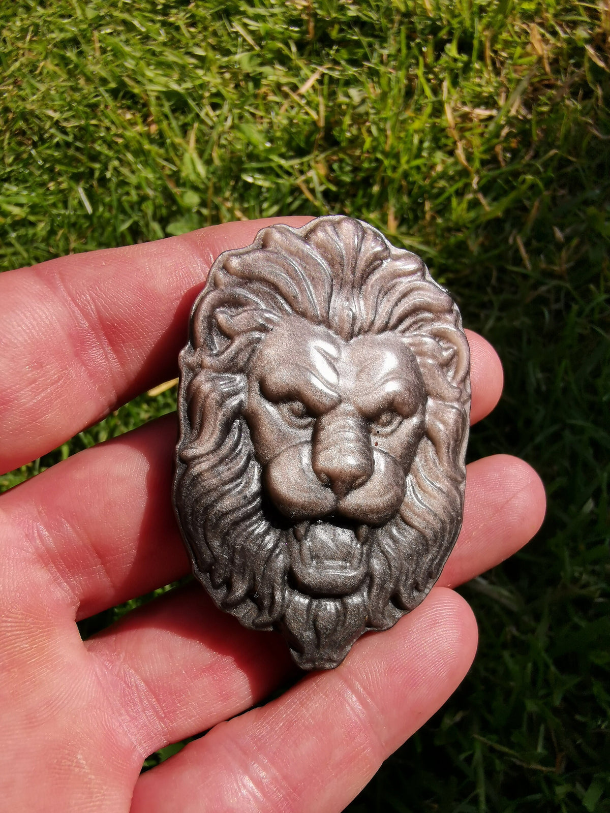 Cabeça de leão gravada – Obsidiana dourada, prateada ou olho de tigre / Pedra natural