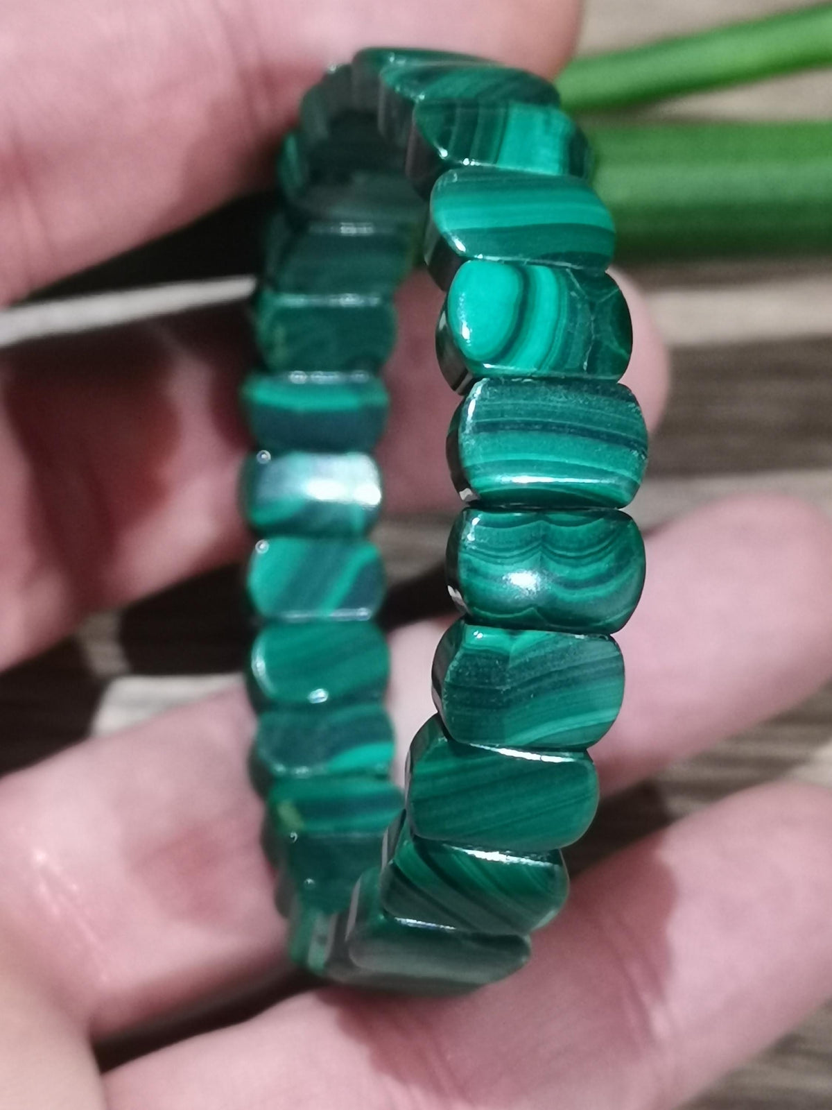 Pulseira em malaquita feita à medida – Contas ovais de 11 × 7 mm / Pedra natural