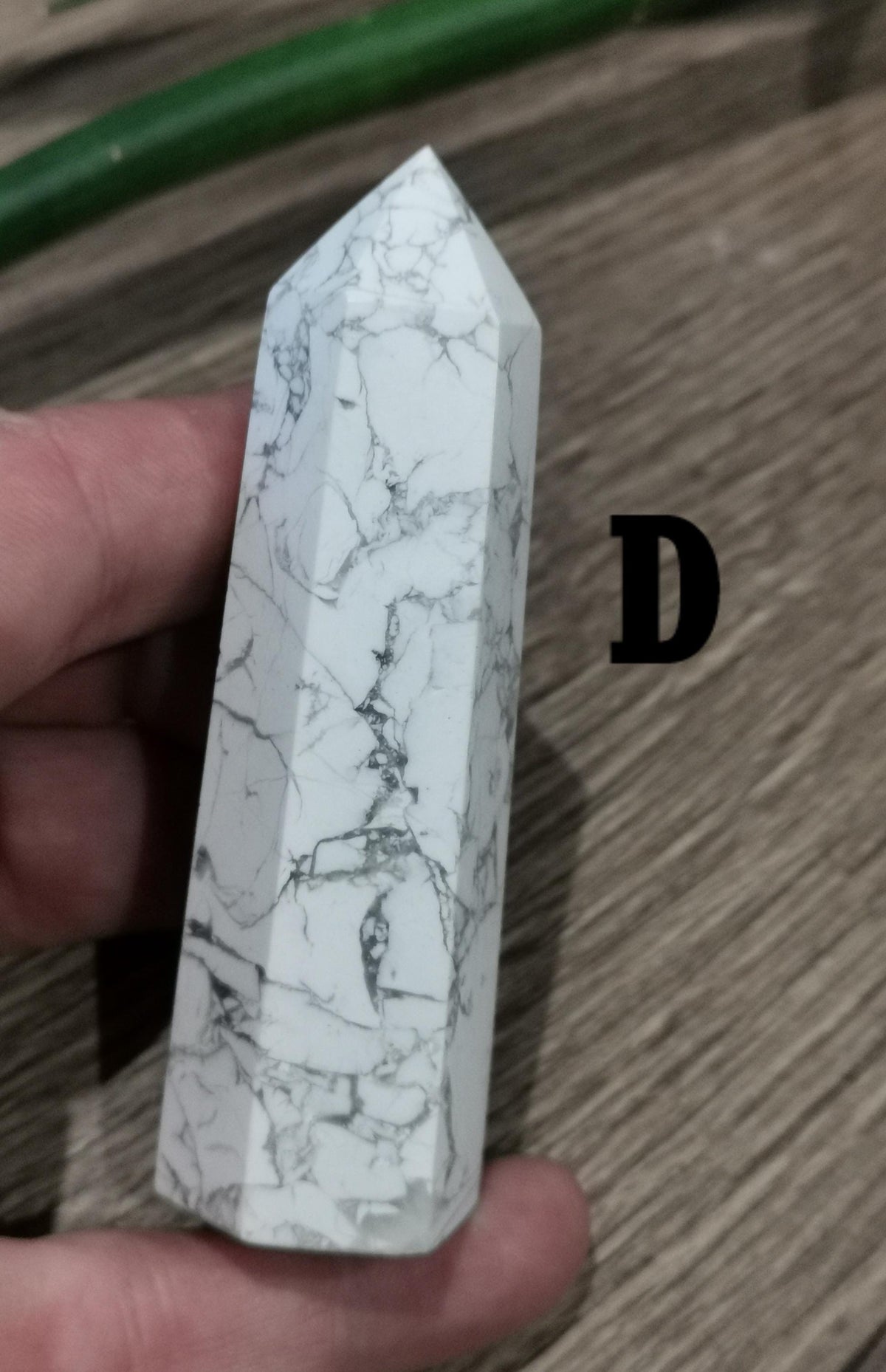Howlit – Obeliskiowy czubek z kamienia naturalnego do wyboru