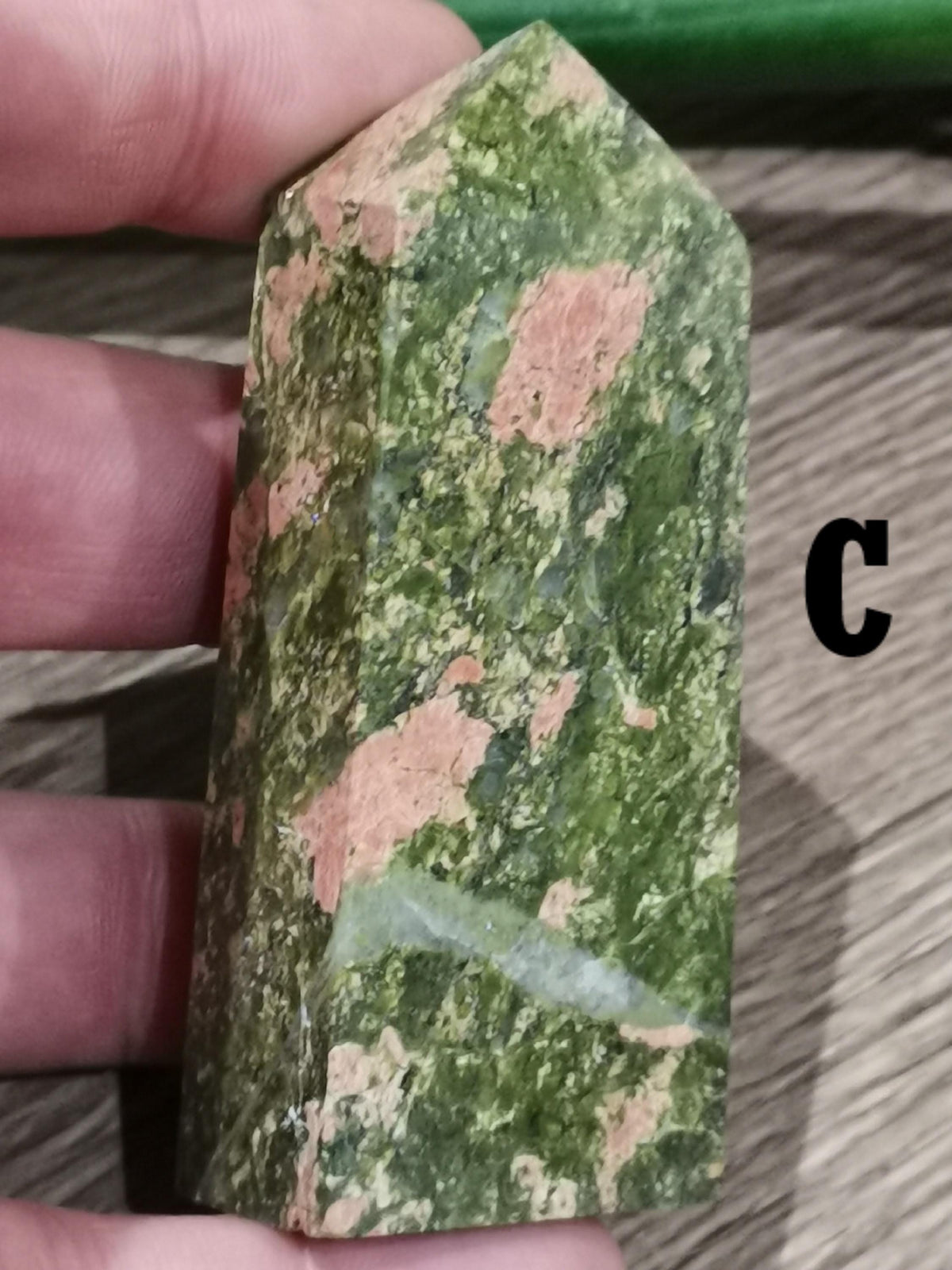 Unakita – Obeliszek z kamienia naturalnego do wyboru