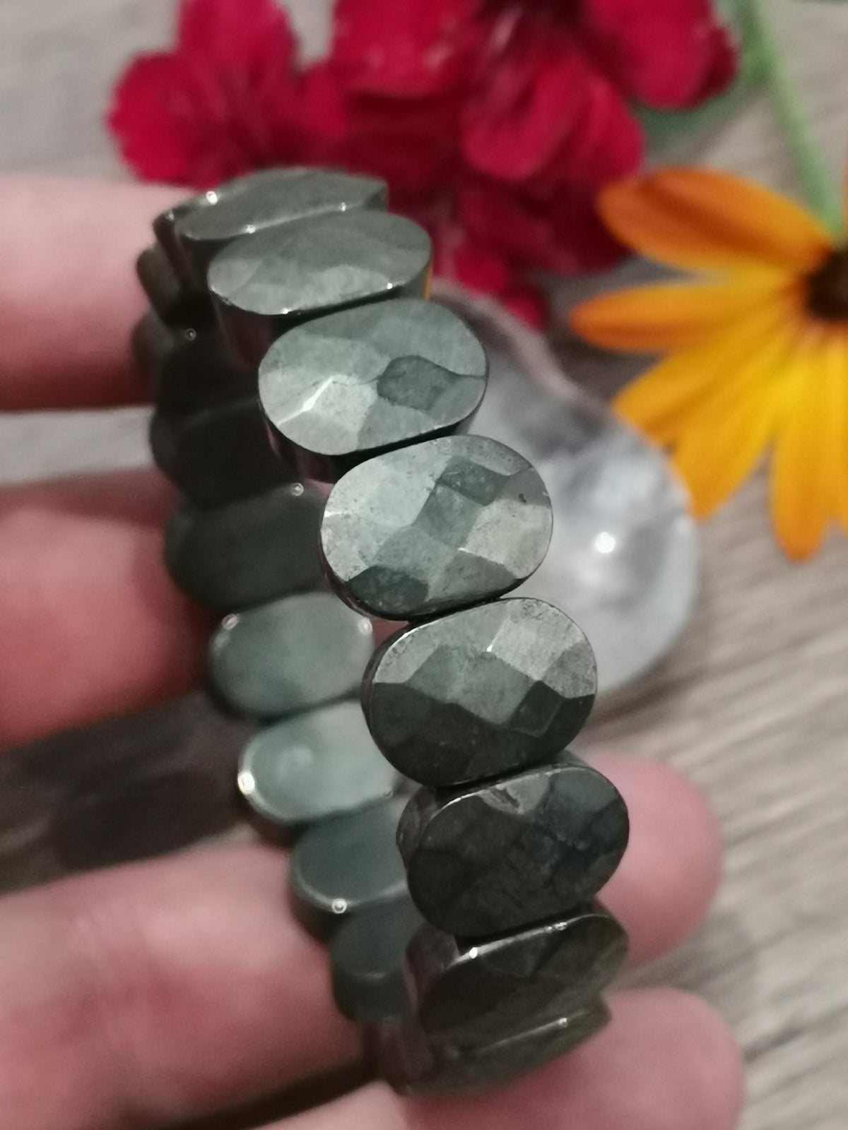 Pulseira em pirite dourada do Peru · Contas ovais facetadas
