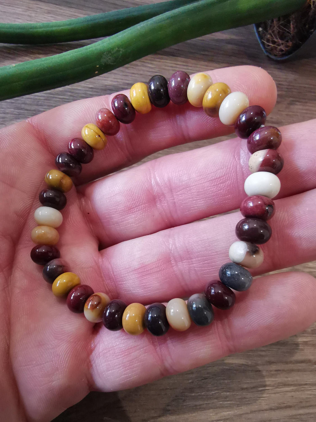 Jaspis Mookaite , mookaite / Armband met donutvormige kralen / Elastisch koord en natuurlijke halfedelsteen