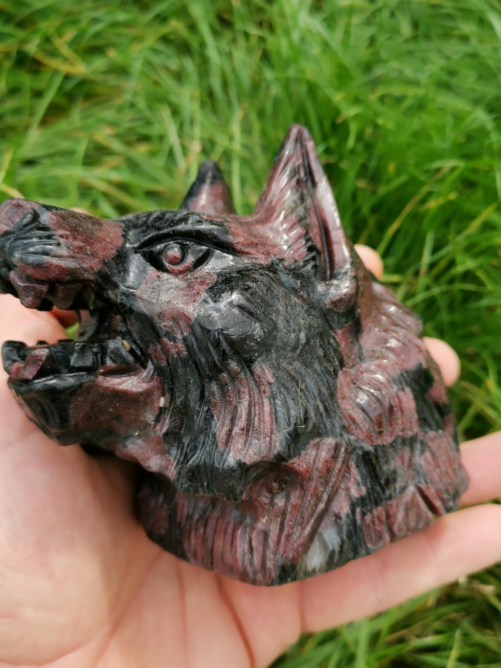 WOLF , Sculptuur /standbeeld , Granaat Almandijn  -> Natuursteen AA