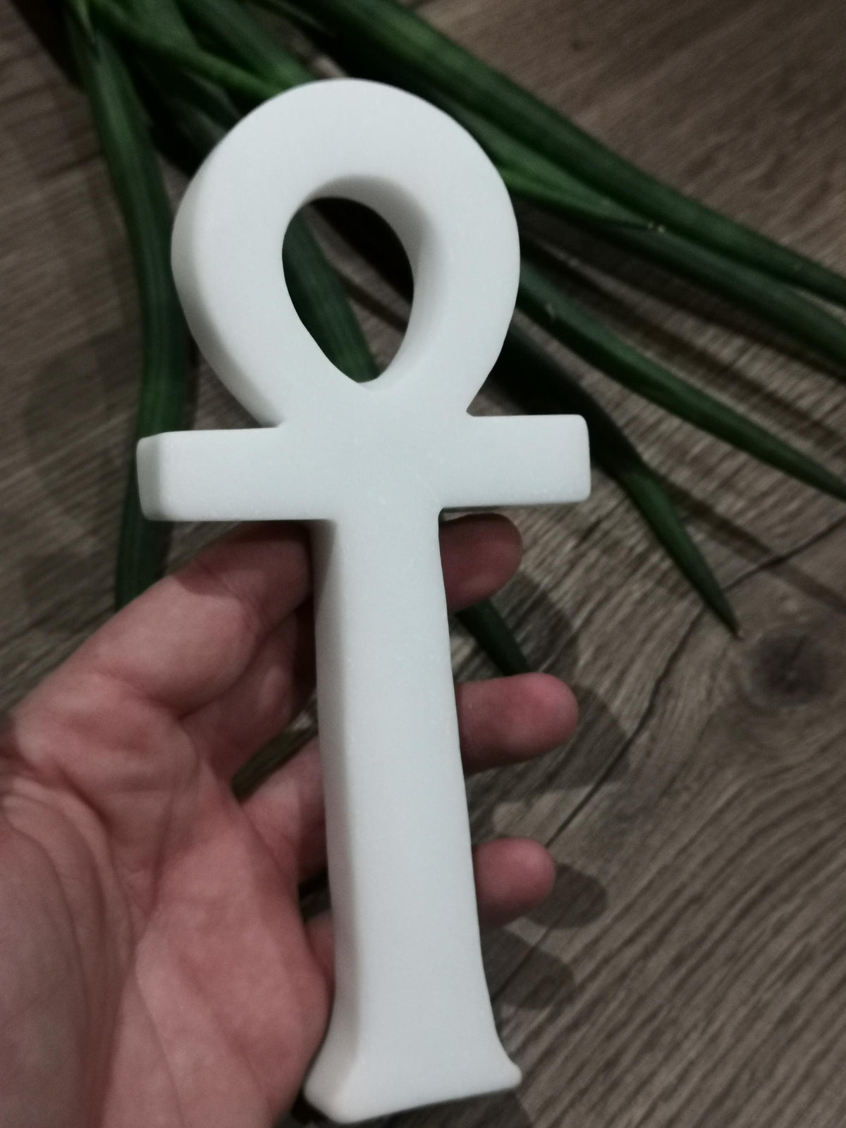 Croix Ankh en pierre naturelle – Améthyste, sodalite ou jade blanc