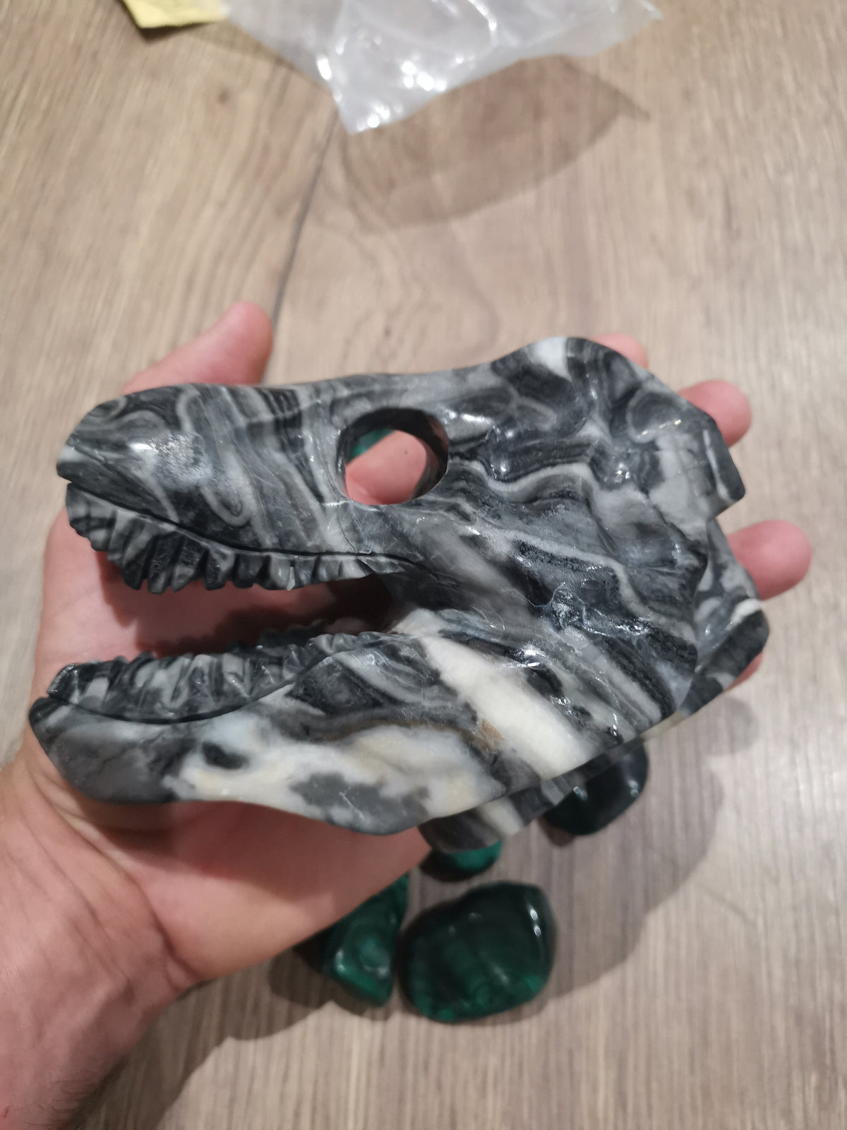 Crâne de tyrannosaure en jaspe Gris , Sculpture statue 958 Grammes Crystal Skull