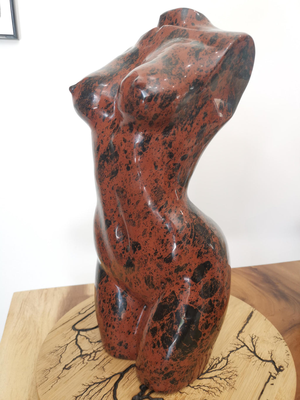 Buste XXL + 17 KG , Corps de femme en Obsidienne Rouge , Obsidienne Acajou