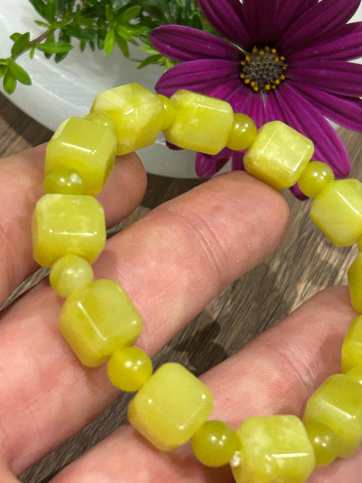 Serpentina , Jade Limão , Pulseira à Medida , Pérola Redonda de 6 mm + Quadrado de 10 mm / - Serenidade – Equilíbrio – Renovação
