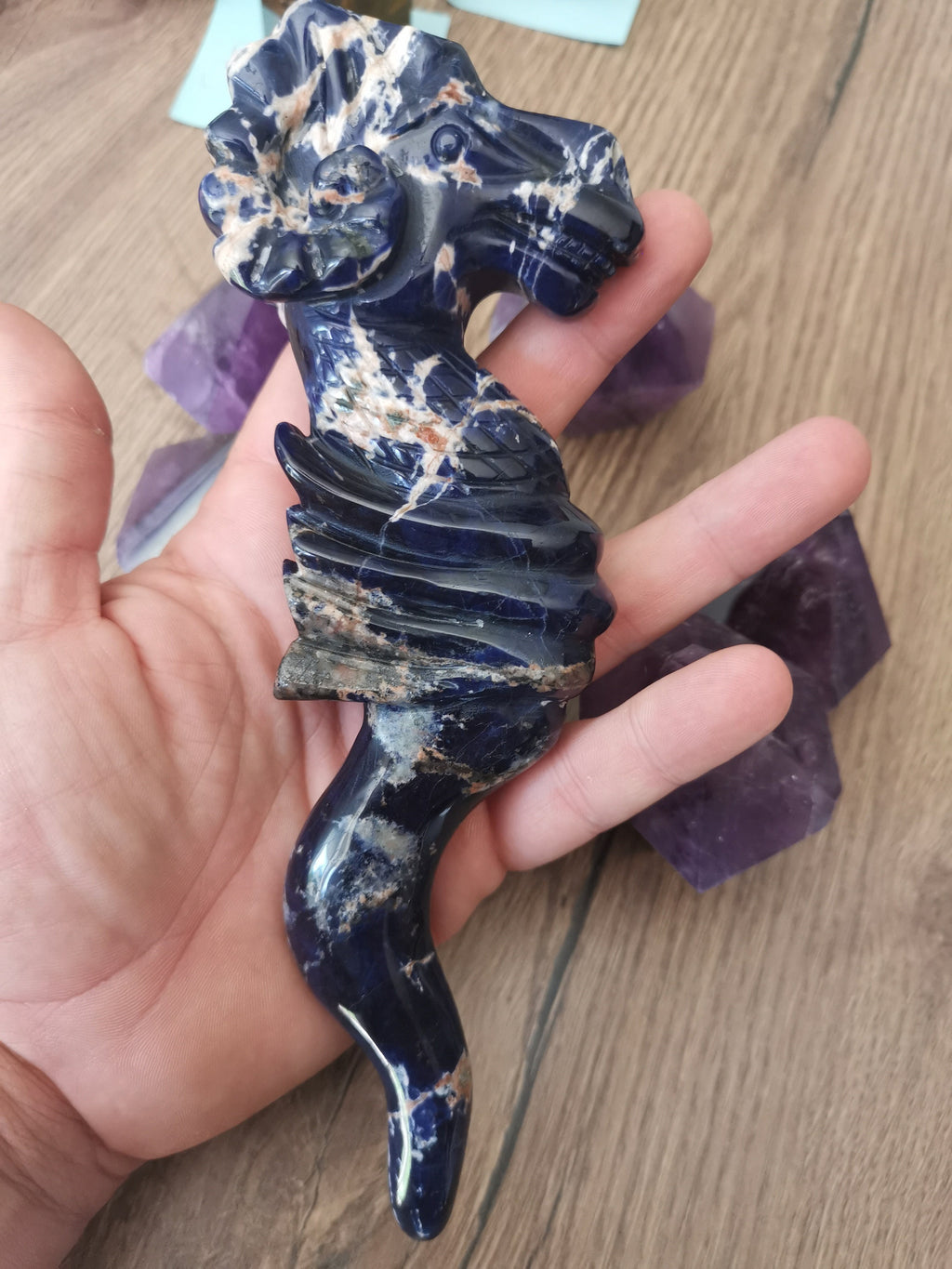 Dague en sodalite naturelle, lame sinueuse et tête de bouc, 20 cm