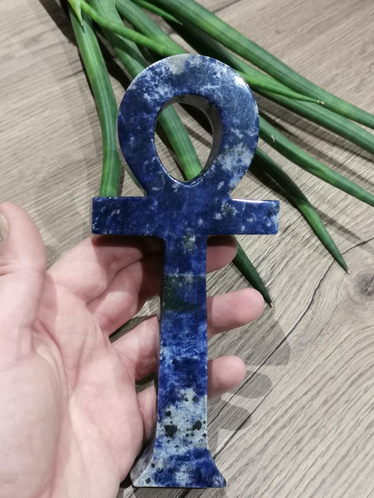 Croix Ankh en pierre naturelle – Améthyste, sodalite ou jade blanc