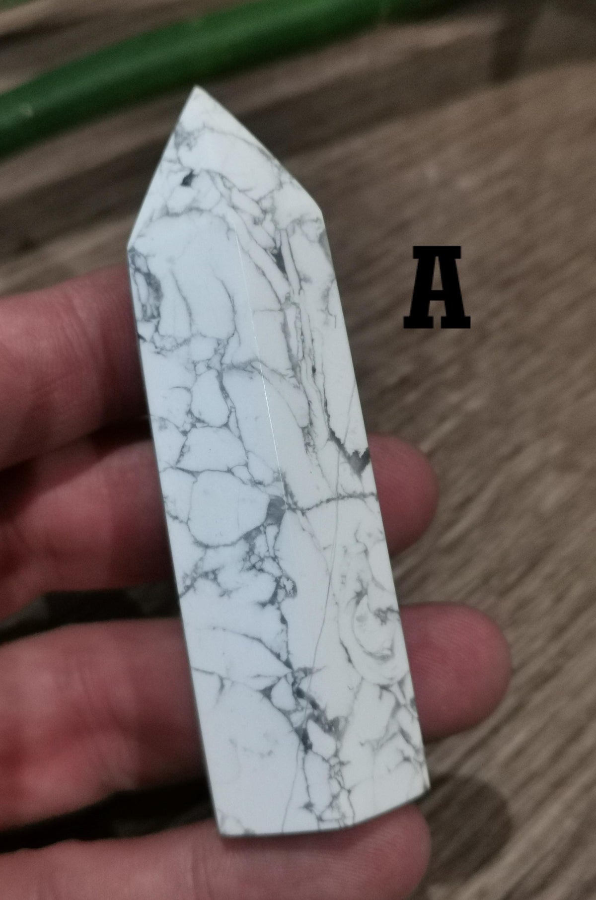 Howlit – Obeliskiowy czubek z kamienia naturalnego do wyboru