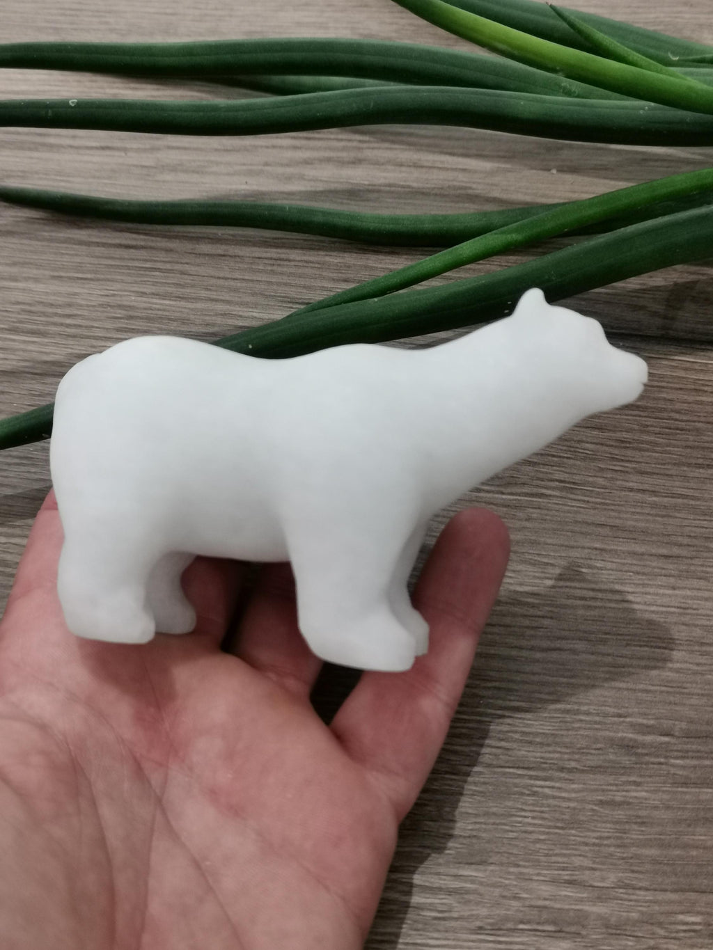 IJsbeer, sculptuur van natuursteen 390 g -> puur wit jade, ideaal als kerstdecoratie