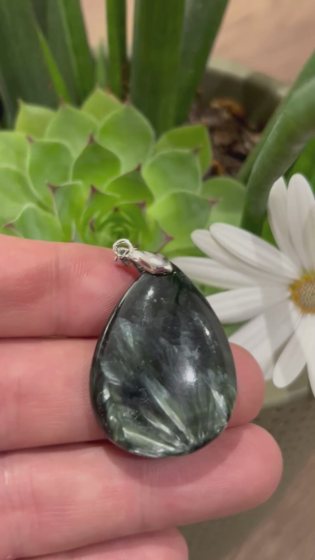 Pendentif goutte en séraphinite de Russie – 13 g