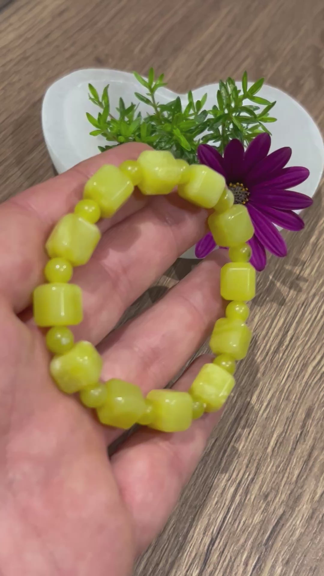 Serpentina , Jade Limão , Pulseira à Medida , Pérola Redonda de 6 mm + Quadrado de 10 mm / - Serenidade – Equilíbrio – Renovação